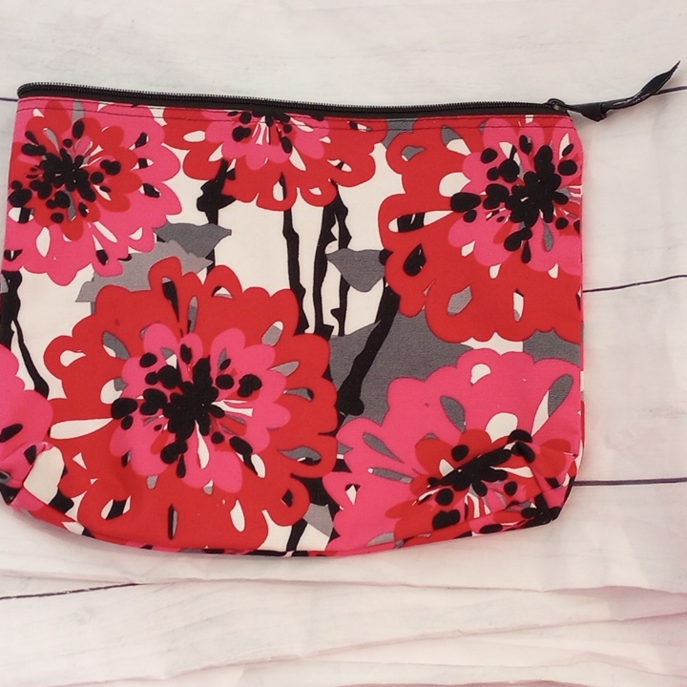 31 makeup/accessory bag